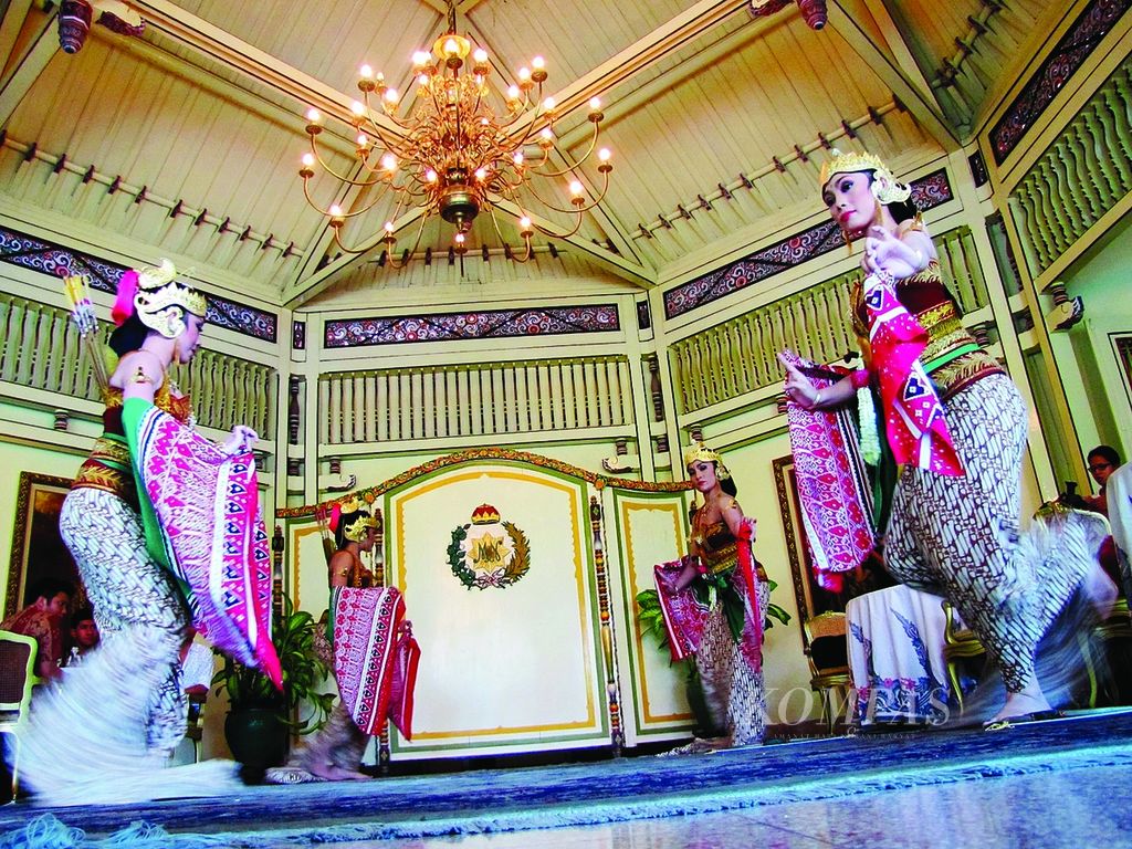Bangsal Pracimoyoso, Pura Mangkunegaran, Solo, Jawa Tengah, tempat digelarnya pertunjukan Tari Srimpi Mandrarini.