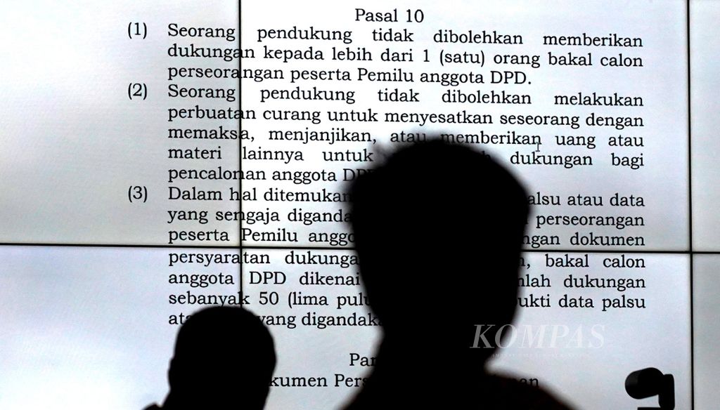 Salah satu aturan yang dibahas dalam Uji Publik terhadap Materi Muatan Rancangan Peraturan KPU tentang Pencalonan Perseorangan Peserta Pemilihan Umum Anggota Dewan Perwakilan Daerah (DPD) di Kantor Komisi Pemilihan Umum (KPU), Jakarta, Senin (17/10/2022). 