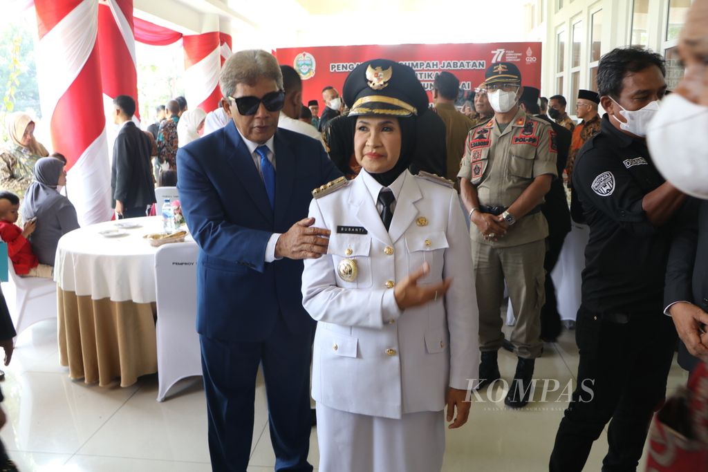 Wali Kota Pematang Siantar Susanti Dewayani seusai dilantik oleh Gubernur Sumatera Utara Edy Rahmayadi di Medan, Senin (22/8/2022).