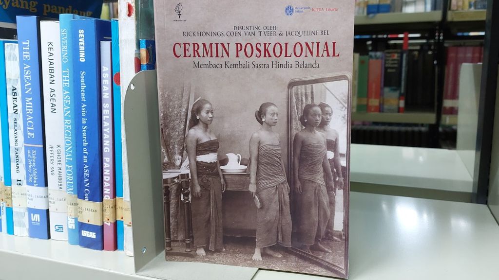 Halaman muka buku berjudul <i>Cermin Poskolonial; Membaca Kembali Sastra Hindia Belanda</i>