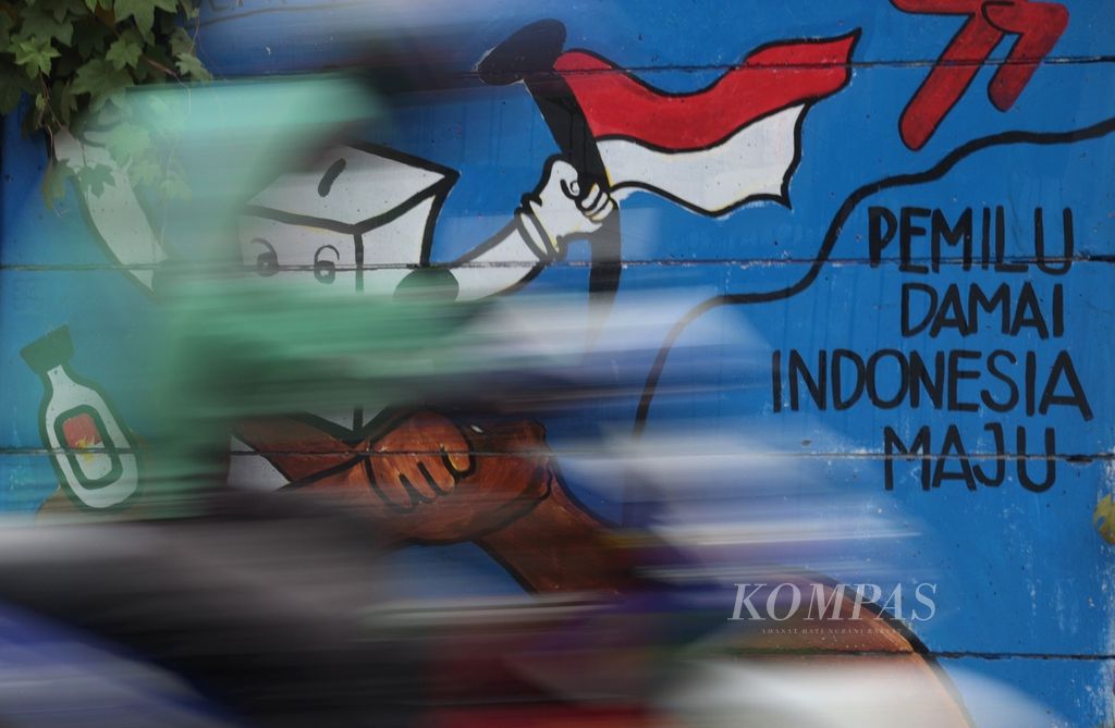Harapan pada pemilu yang aman dan damai dituangkan masyarakat melalui mural, seperti terlihat di kawasan Jalan Juanda, Depok, Jawa Barat, Sabtu (23/9/2023), ini. Delapan dari 10 responden  survei Litbang <i>Kompas</i> pada Agustus 2023 menyatakan percaya bahwa pemerintah dapat menjamin Pemilu 2024 berjalan aman. 