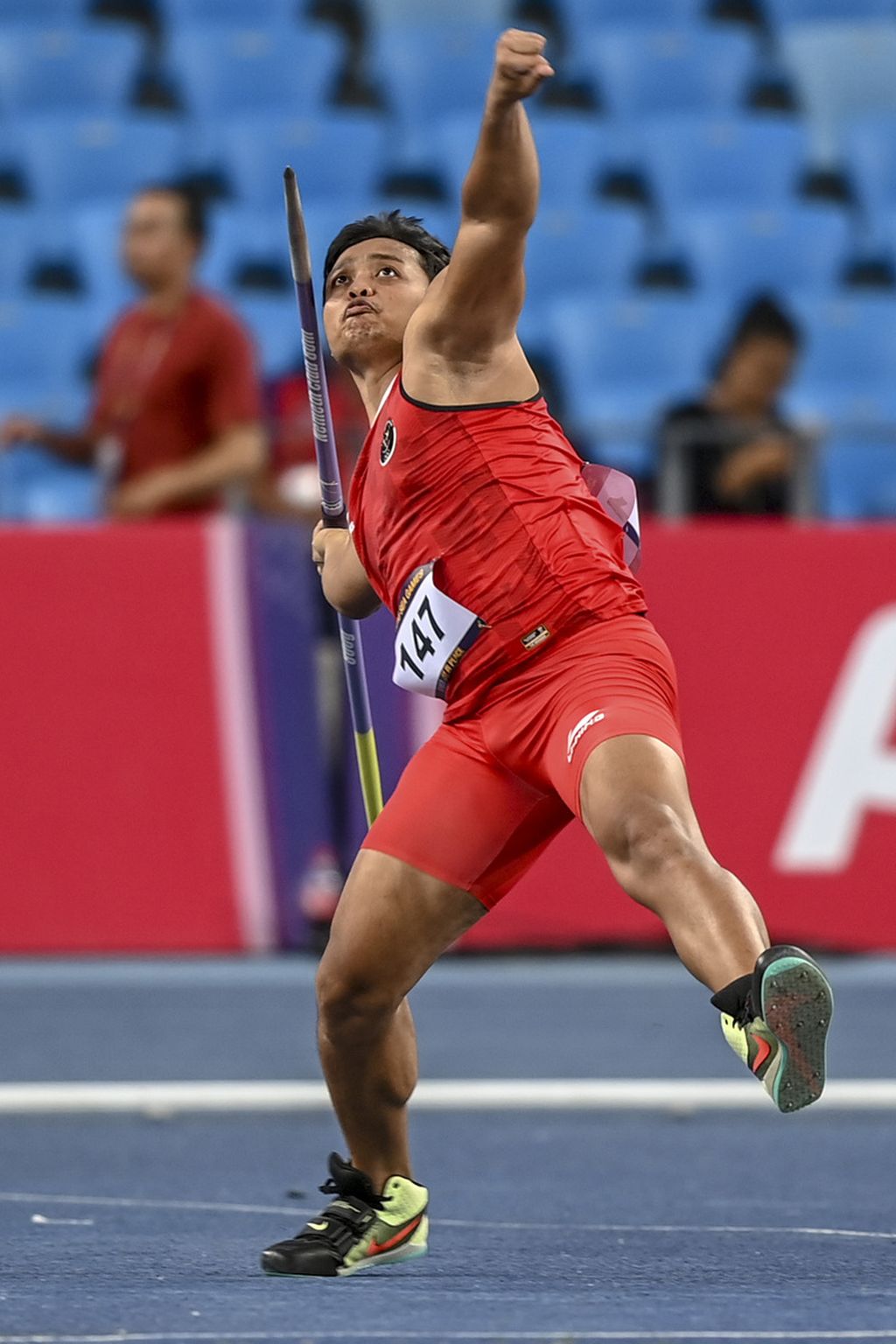 Indonesian male javelin throwing athlete Abdul Hafiz competes in the 2023 SEA Games in Phnom Penh, Cambodia, Monday (8/5/2023).