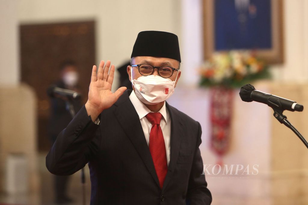 Menteri Perdagangan Zulkifli Hasan memberikan keterangan kepada wartawan seusai dilantik Presiden Joko Widodo di Kompleks Istana Kepresidenan, Jakarta, Rabu (15/6/2022). 