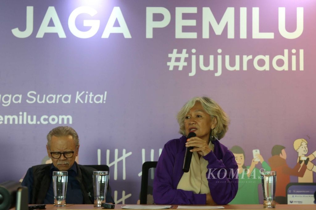 Ketua Perkumpulan Jaga Pemilu, Natalia Soebagjo, menyampaikan pendapatnya dalam jumpa pers Perkumpulan Jaga Pemilu, di Jakarta, Kamis (25/1/2024).