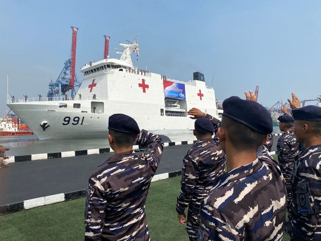 KRI dr Wahidin Sudirohusodo-991 berangkat dari Pelabuhan Kolinlamil, Jakarta, Rąbu (9/10/2024), membawa misi perdamaian dan persahabatan ke Pasifik Selatan.