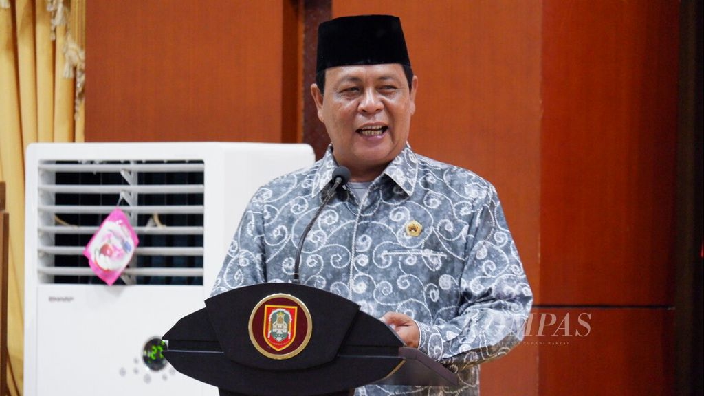 Gubernur Kalimantan Selatan Sahbirin Noor memberi sambutan pada acara syukuran puncak Hari Pers Nasional 2020 di Gedung Mahligai Pancasila, Banjarmasin, Kalsel, Minggu (9/2/2020).