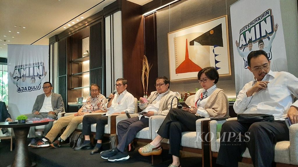Suasana konferensi pers setelah rapat konsolidasi para anggota Dewan Pakar Timnas Anies-Muhaimin di Bimasena, Jakarta Selatan, Rabu (29/11/2023).