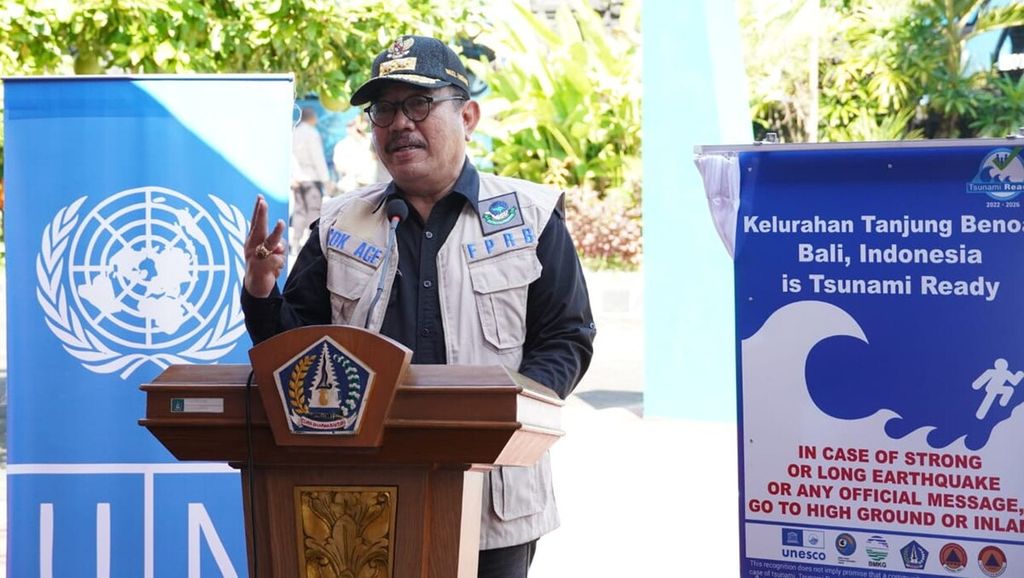 Wakil Gubernur Bali Tjokorda Oka Artha Ardana Sukawati menghadiri seremoni penyerahan sertifikat pengukuhan International Tsunami Ready Community dari IOC UNESCO kepada masyarakat Kelurahan Tanjung Benoa, Badung, Bali, Sabtu (28/5/2022). 