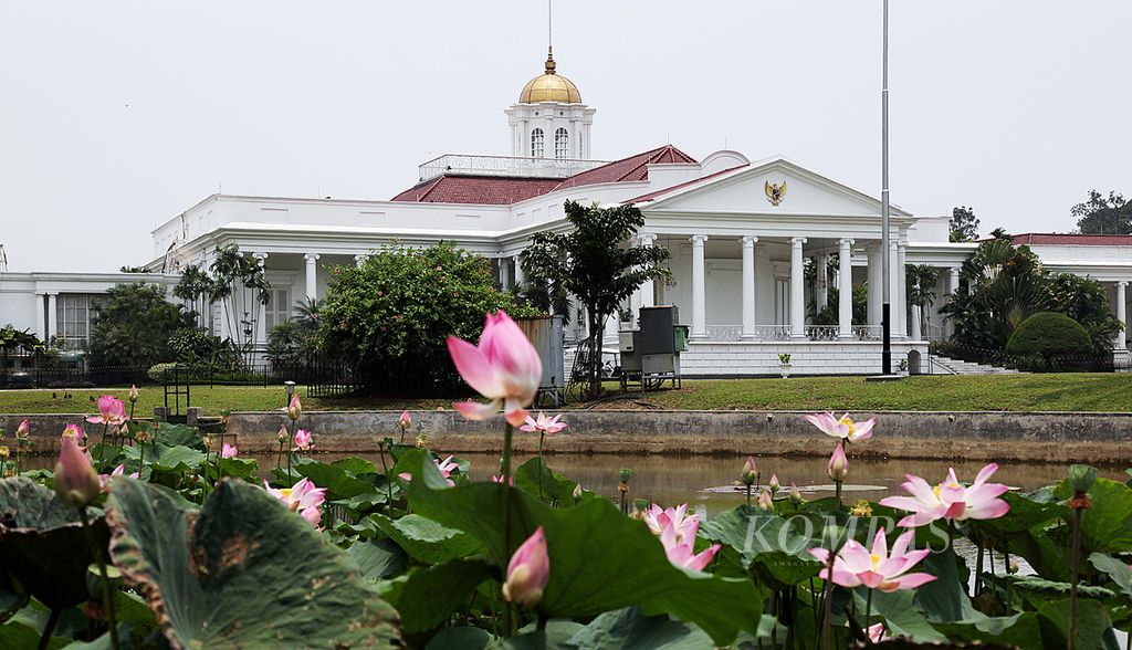 Istana Bogor yang letaknya di seberang Kebun Raya Bogor, Jawa Barat, Selasa (13/10).