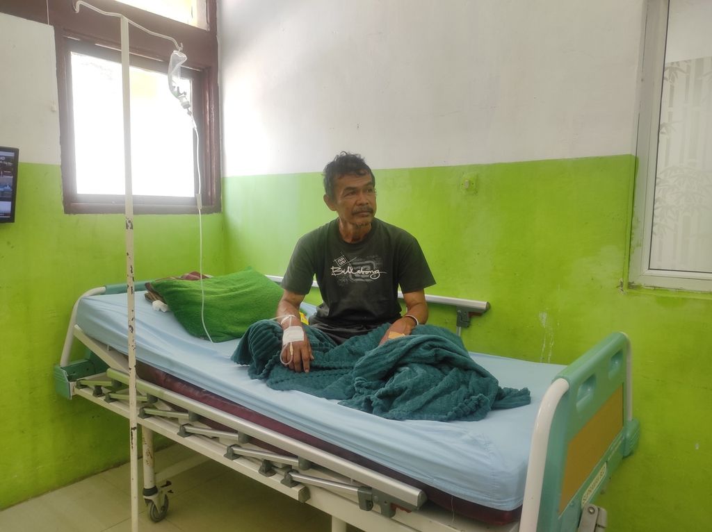 Seorang warga yang menjadi korban amukan gajah liar di Desa Kekuyang, Kecamatan Ketol, Aceh Tengah, pada Minggu (5/2/2023). Korban kini dirawat di RSUD Datu Beru, Aceh Tengah. 