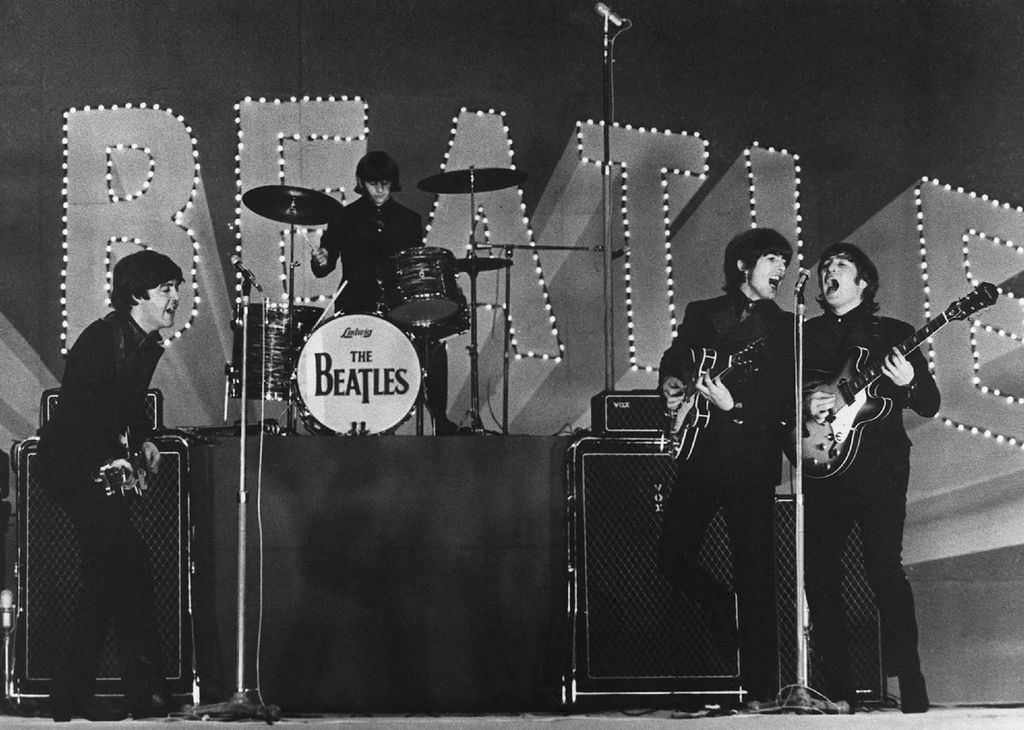 Foto yang diambil pada 30 Juni 1966 menampilkan (dari kiri ke kanan) Paul McCartney, Ringo Starr, George Harrison, dan John Lennon.  