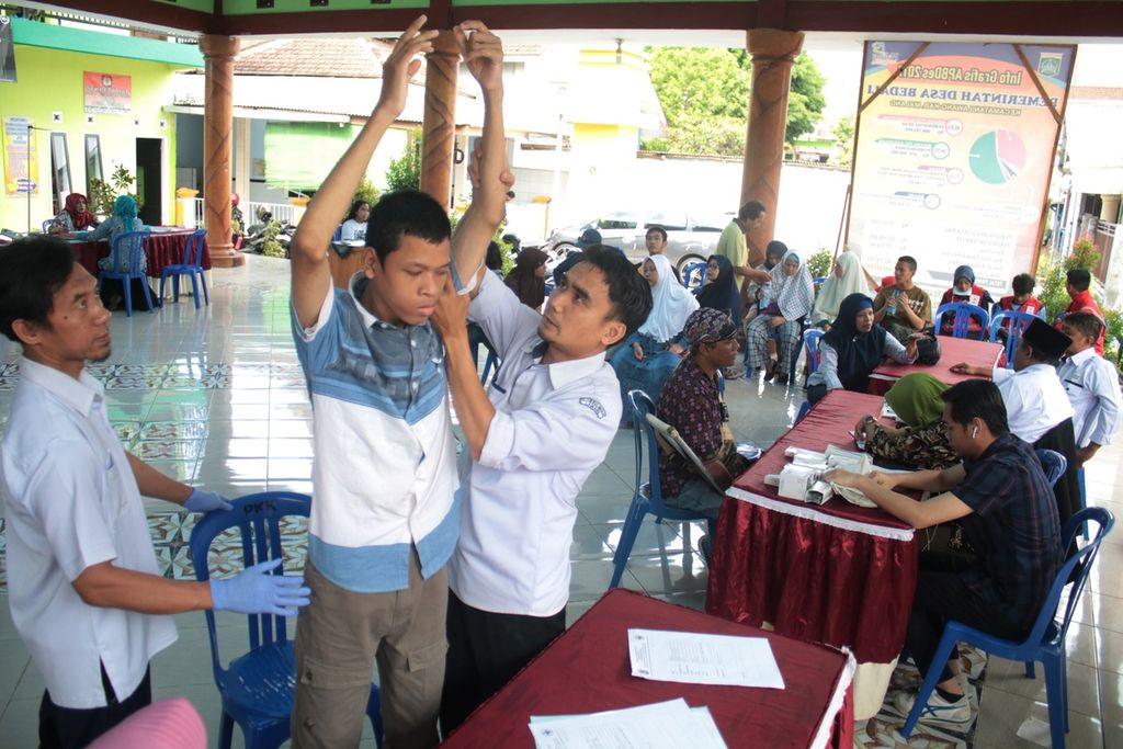 Warga disabilitas Desa Bedali, Kecamatan Lawang, Kabupaten Malang, Jawa Timur, Kamis (2/1/2020), hadir di Posyandu Disablitas Desa Bedali. 