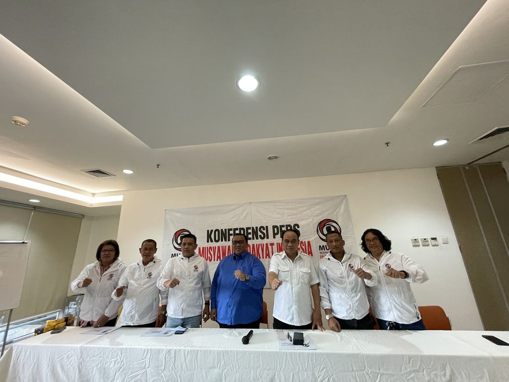 Kelompok sukarelawan pendukung Presiden Joko Widodo pada Pemilihan Presiden 2014 dan 2019 menyampaikan hasil Musra, di Jakarta, Rabu (23/11/2022).