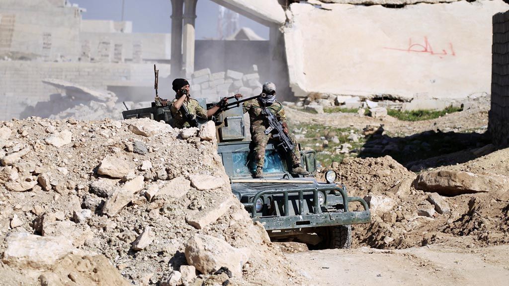 Tentara Irak, Selasa (21/2), berada di Desa Albu Saif, di selatan Mosul. Militer Irak terus mengonsolidasikan diri sebagai persiapan untuk melakukan serangan lebih lanjut ke kota Mosul.