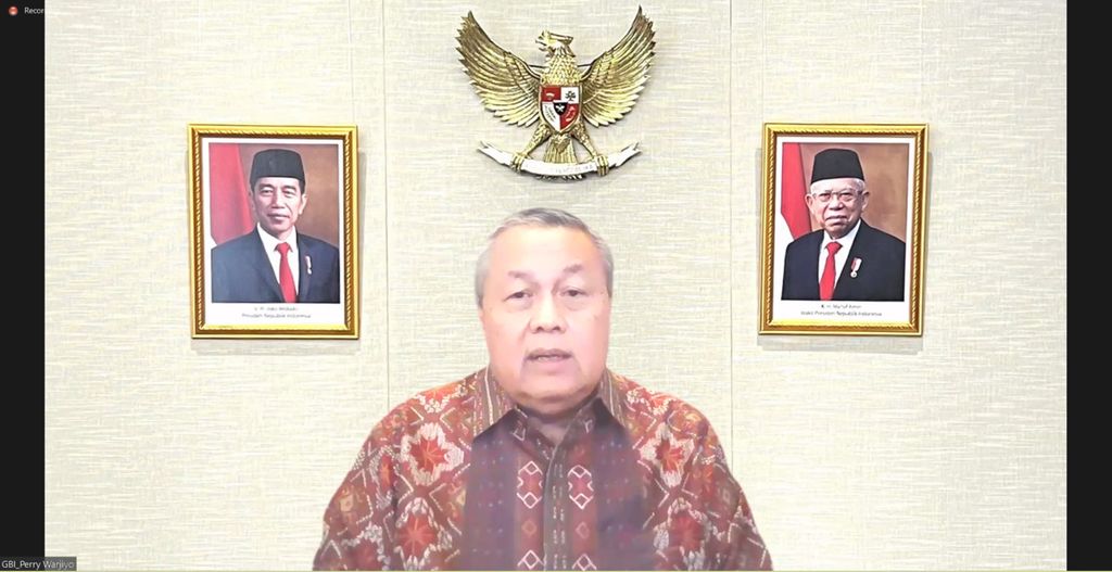 Gubernur Bank Indonesia Perry Warjiyo memaparkan hasil Rapat Dewan Gubernur Bank Indonesia dalam konferensi pers secara daring, Rabu (24/4/2024).