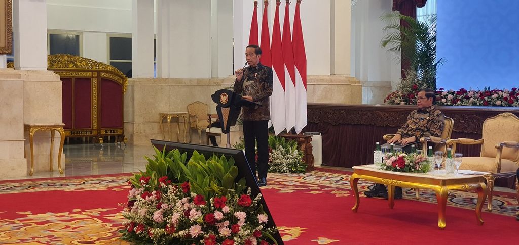 Presiden Joko Widodo saat memberikan sambutan pada pembukaan Kongres XXV Persatuan Wartawan Indonesia di Istana Negara, Jakarta, Senin (25/9/2023).