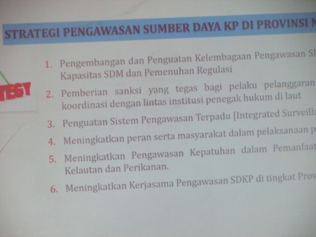 Materi diskusi mencegah penangkap ikan secara destruktif di perairan NTT di Kupang, Rabu (6/12/2023).