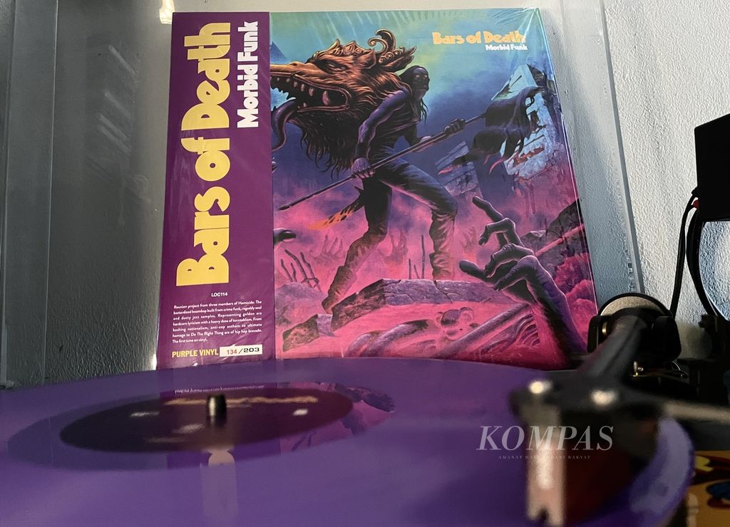 Sampul album grup hiphop Bars of Death berjudul <i>Morbid Funk</i>. Album ini pertama kali dirilis pada tahun 2020. Namun, format piringan hitamnya baru dilepas pada Januari 2024 dalam jumlah terbatas.