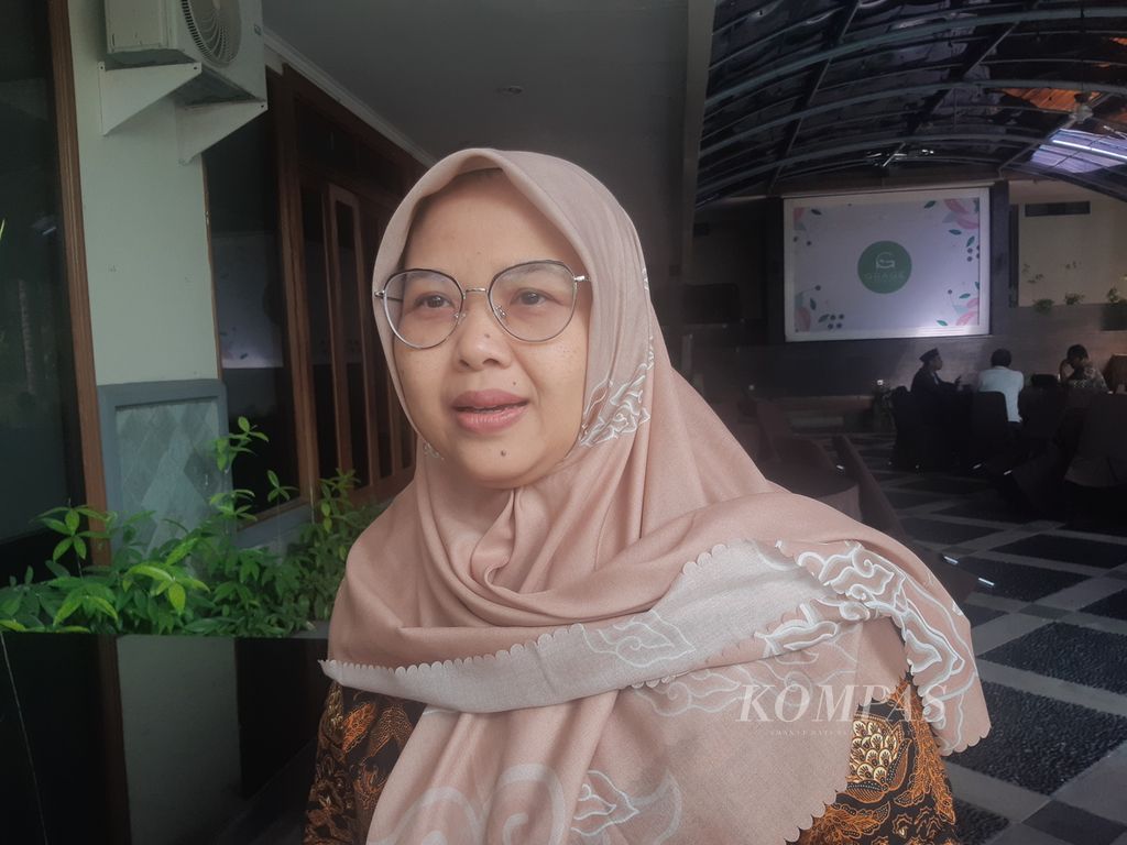 Eva Nur Arofah, sejarawan dari IAIN Syekh Nurjati Cirebon, saat diwawancarai di Kabupaten Kuningan, Jawa Barat, Kamis (30/6/2022). 