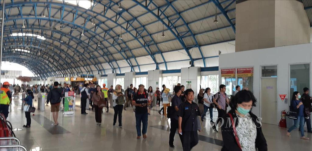 Suasana di Stasiun Palmerah, Jakarta Pusat, Senin (5/8/2019) pagi.