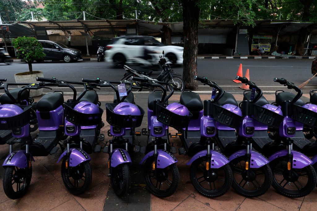 Sepeda listrik di ruang publik di Kota Semarang, Jawa Tengah, Selasa (4/10/2022).