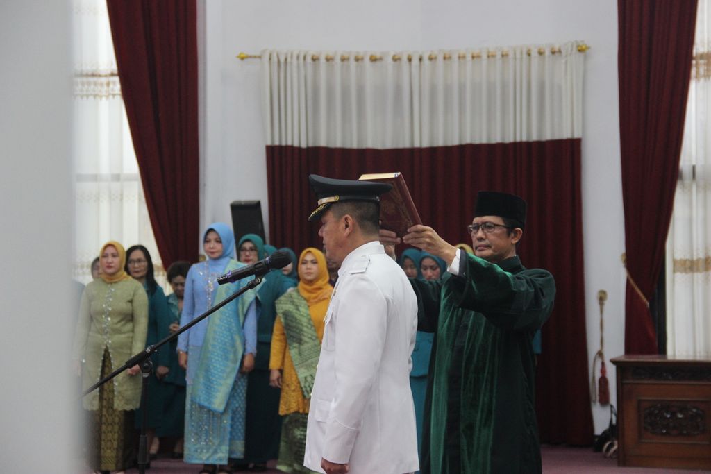 Pelantikan Penjabat Bupati Kayong Utara Romi Wijaya di Balai Petitih, Kantor Gubernur Kalimantan Barat, Selasa (19/9/2023).