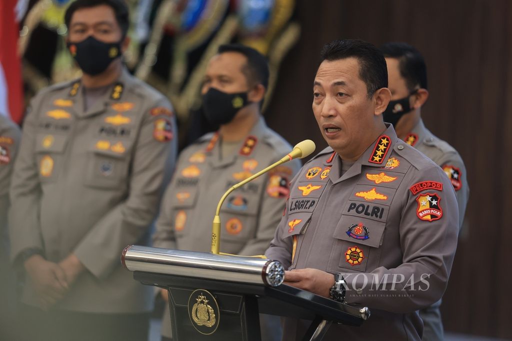 Kapolri Jenderal Listyo Sigit Prabowo memberikan keterangan pers terkait perkembangan kasus kasus pembunuhan Brigadir Yosua Nopriansyah Hutabarat, di Mabes Polri, Jakarta, Jumat (30/9/2022).