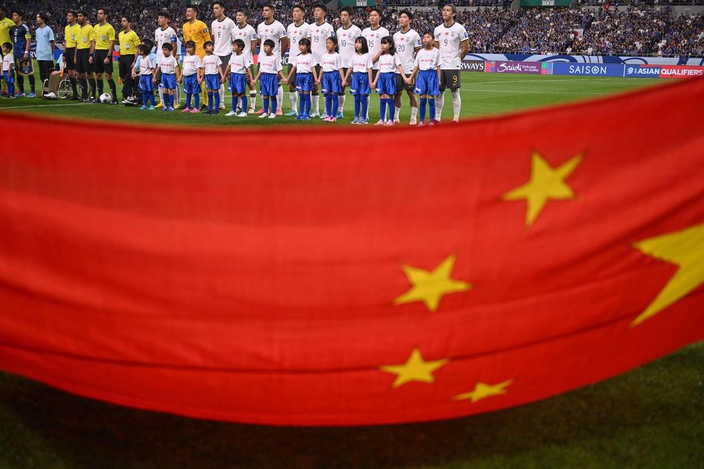 Tim China tampil di lapangan sebelum dimulainya babak ketiga kualifikasi Piala Dunia 2026 yang mempertemukan tim Jepang dan Tim China di Stadion Saitama, di utara Tokyo, Kamis (5/9/2024). 