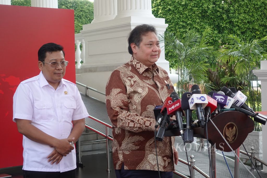 Menteri Koordinator Bidang Perekonomian Airlangga Hartarto saat menyampaikan keterangan pers di Kompleks Istana Kepresidenan Jakarta, Senin (6/11/2023).