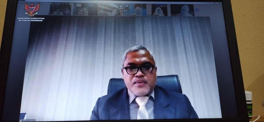Screenshot of constitutional law expert from Brawijaya University in Malang, Aan Eko Widiarto, serving as an expert witness in a formal examination lawsuit over the KPK Law at the Constitutional Court, on Wednesday (24/6/2020).
