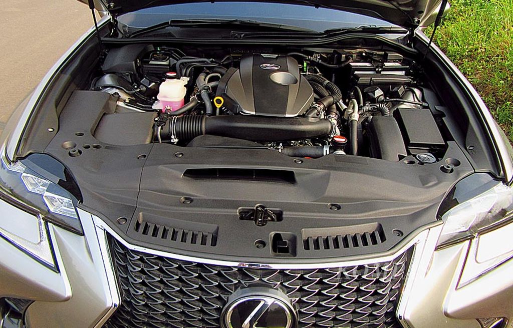 Lexus GS200t dilengkapi mesin bensin empat silinder 2.0 liter dengan turbo.