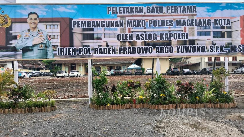Peletakan batu pertama menandai proses dimulainya pembangunan kantor baru bagi Polres Magelang Kota di kawasan Alun-alun Kota Magelang, Jumat (10/2/2023).