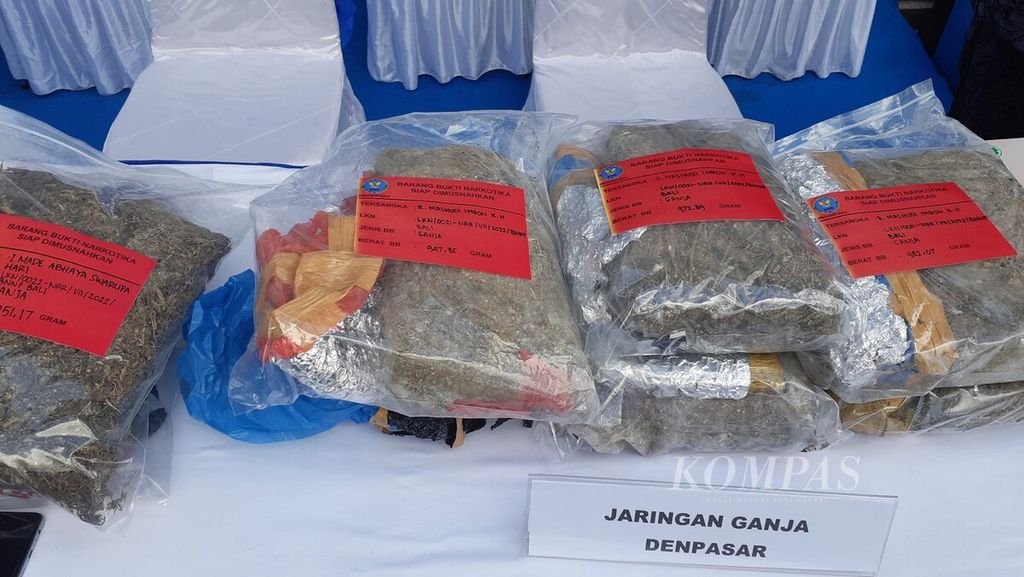 Barang bukti kasus narkotika, yang diungkap BNN Provinsi Bali, dihadirkan dalam jumpa pers pengungkapan kasus narkotika oleh BNN Provinsi Bali, Jumat (5/8/2022).