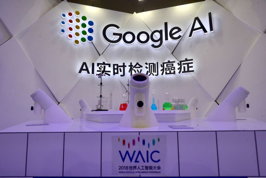 Ilustrasi _ Sebuah alat kecerdasan buatan yang mampu mendeteksi kanker milik Google ikut dipamerkan dalam Konferensi Kecerdasan Buatan Dunia 2018 di Shanghai, Rabu (19/9/2018).