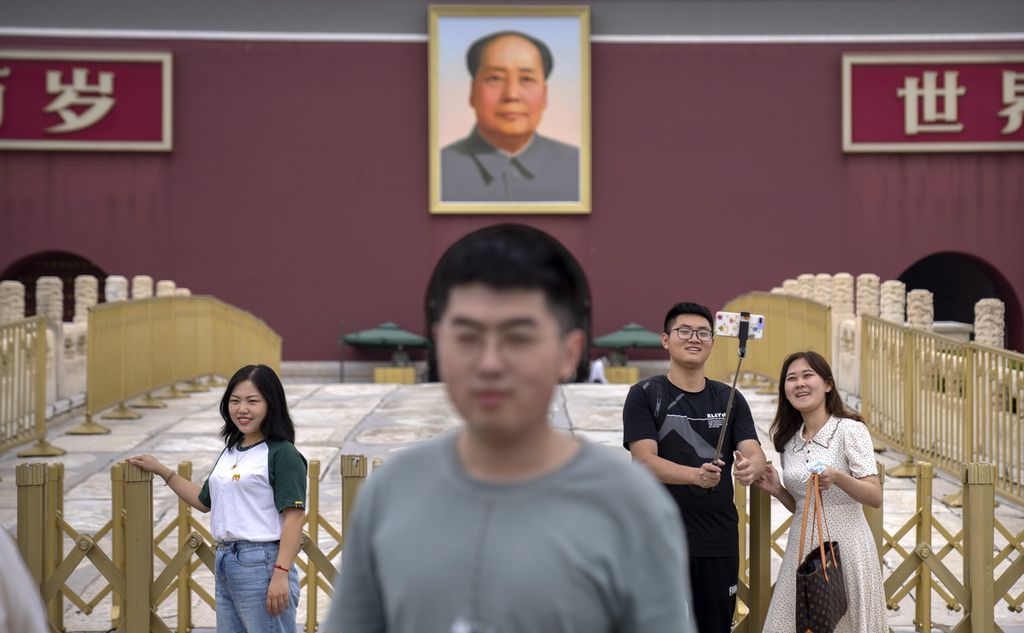 Photo of Mao Zedong at Tiananmen Gate, Beijing, China, in September 2021