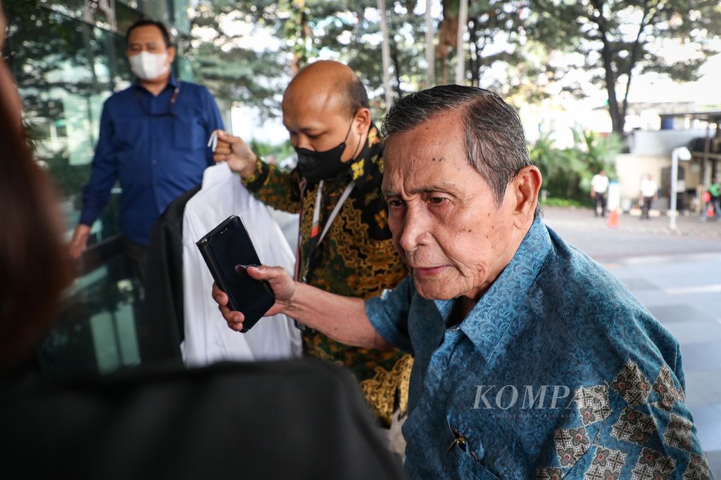 Ketua Dewan Pengawas Komisi Pemberantasan Korupsi Tumpak Hatorangan Panggabean tiba di Gedung Pusat Edukasi Antikorupsi KPK, Jakarta, Jumat (4/8/2023).