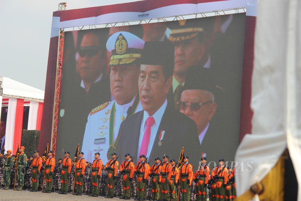 Presiden Joko Widodo menjadi Inspektur Upacara HUT Ke-78 TNI di Monas, Jakarta, Kamis (5/10/2023).