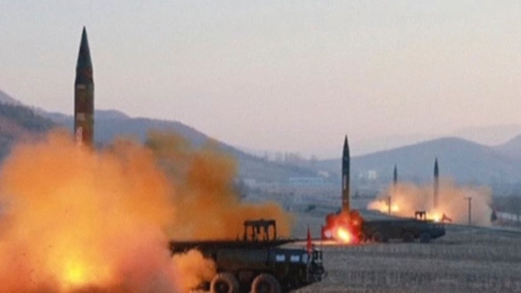 Gambar yang dipublikasikan KRT pada Selasa (7/3) memperlihatkan peluncuran empat rudal yang dilakukan Korea Utara di situs peluncuran rudal Tongchang-ri, Korut, Senin.