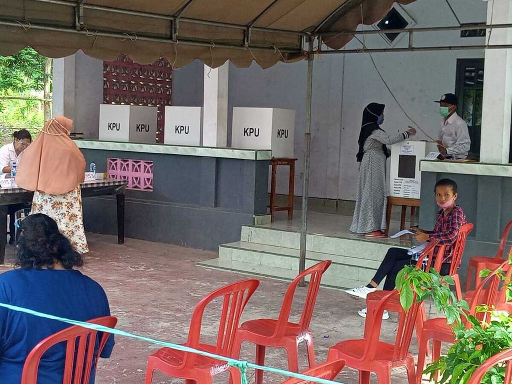 Proses pemungutan suara di salah satu TPS di Kefamenanu, Timor Tengah Utara, Rabu (9/12/2020). Dokumen Marianus Minggo.