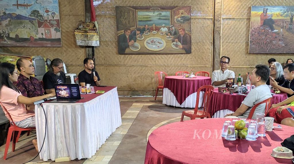Komunitas Rumah Budaya Penggak Men Mersi Kota Denpasar menggelar <i>pabligbagan </i>atau dialog bertemakan "Problematika Tulisan Budaya di Media Massa", Sabtu (26/11/2022). 