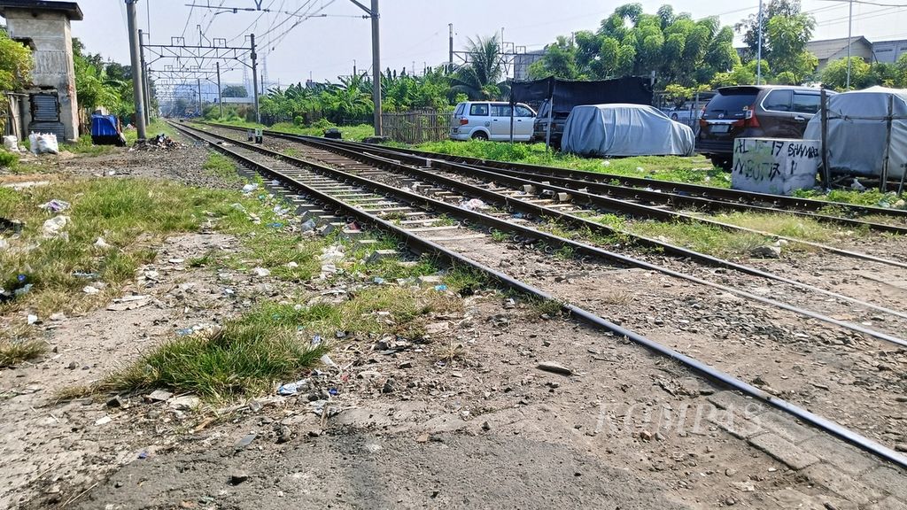 Suasana di dalam Kampung Muara Bahari, Tanjung Priok, Jakarta Utara, Sabtu (20/7/2024). Kampung yang dijuluki kampung narkoba itu berada di tepi rel kereta api tak jauh dari Stasiun Tanjung Priok.