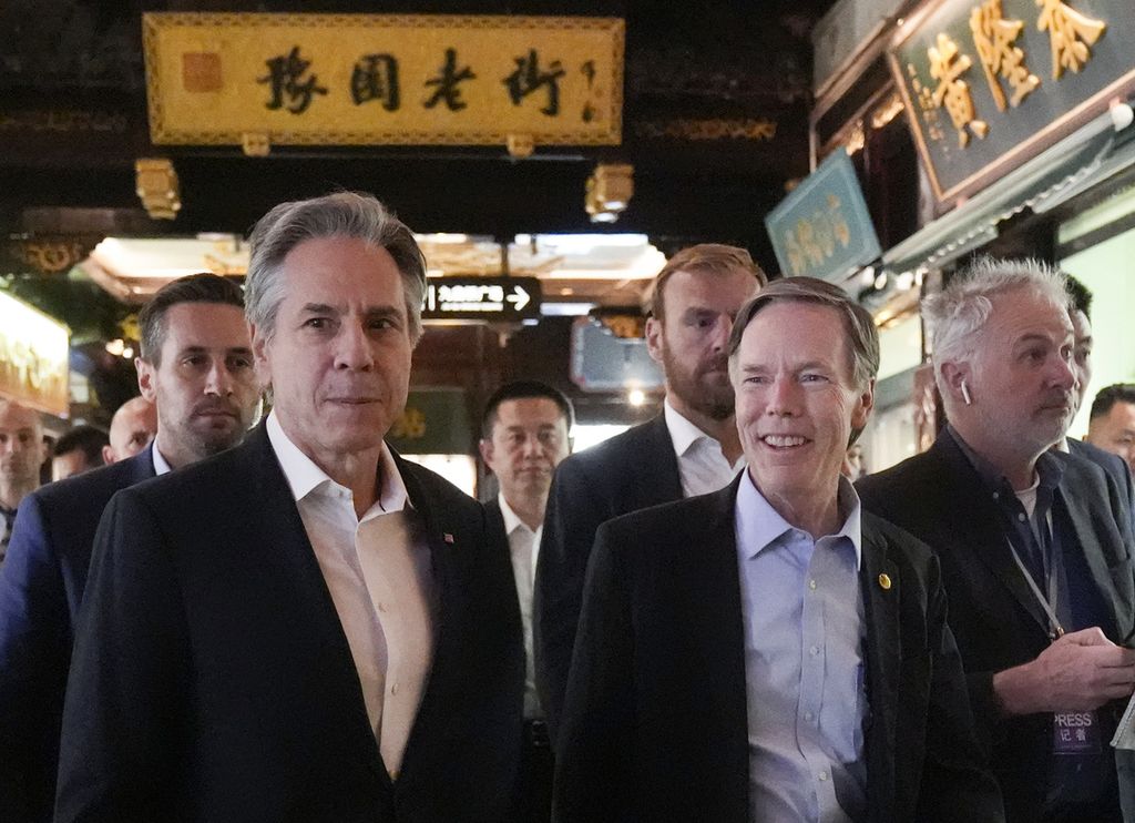 United States Secretary of State Antony Blinken (left) toured Shanghai, China, on Wednesday (24/4/2024).
