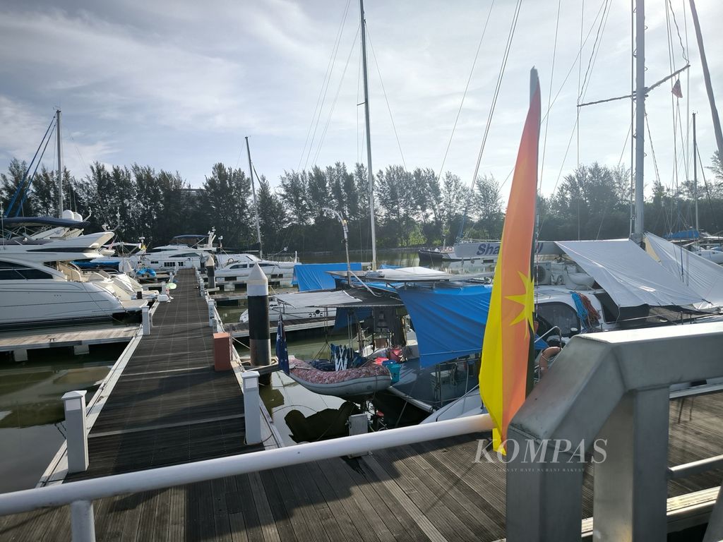 Suasana dermaga Marina Bay Miri, Sarawak, Malaysia, Sabtu (27/4/2024). Untuk menyelam di Taman National Terumbu Karang Miri-Sibuti, salah satunya bisa melalui dermaga ini. 