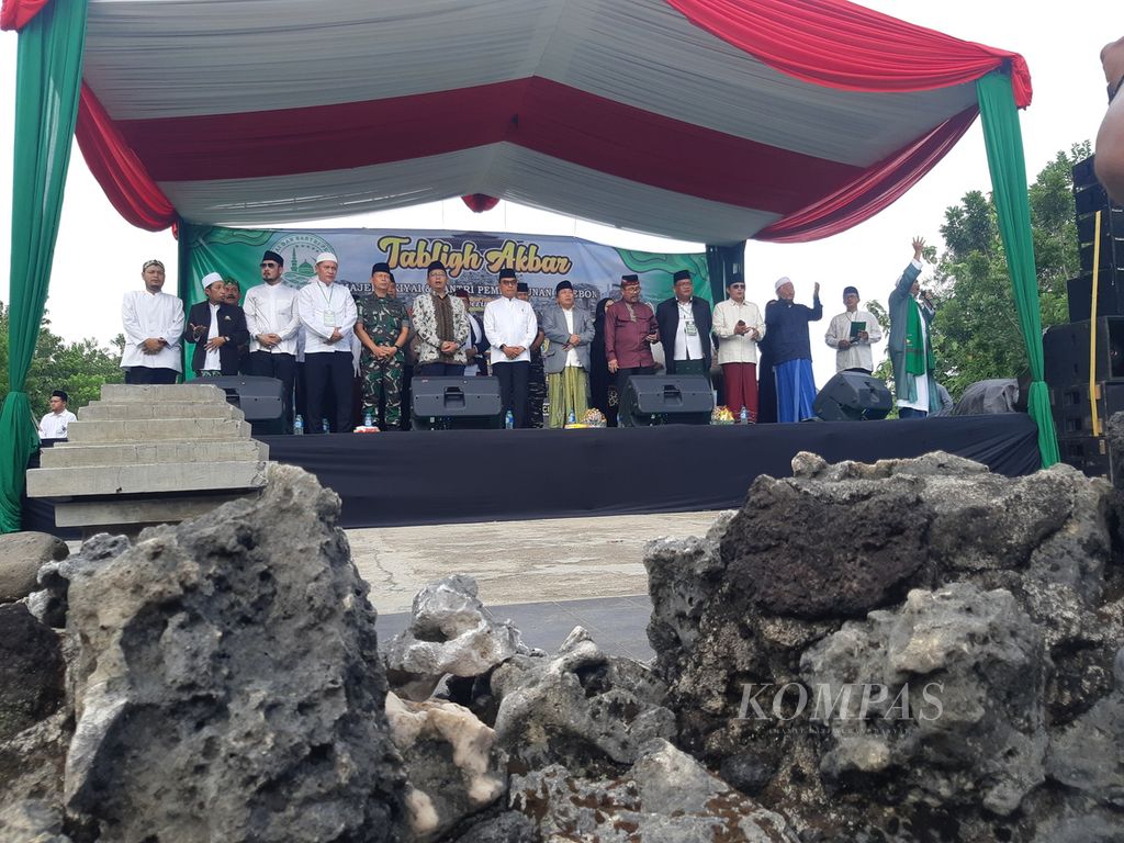Kepala Staf Kepresidenan Moeldoko saat hadir dalam acara Tablig Akbar Majelis Kiai dan Santri Pembangunan Cirebon di Goa Sunyaragi, Kota Cirebon, Jawa Barat, Rabu (9/11/2022).