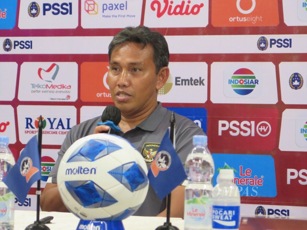 Coach Bima Sakti. 
