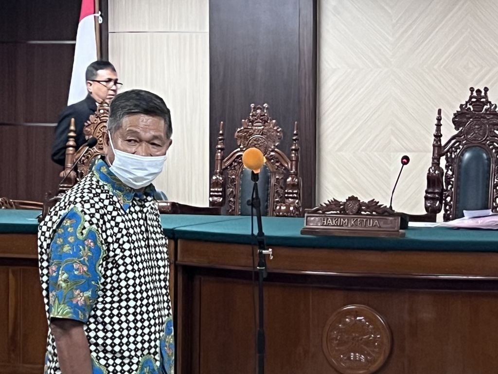 Terdakwa tunggal kasus pelanggaran HAM berat Paniai, Isak Sattu, dituntut hukuman penjara 10 tahun dalam sidang pelanggaran HAM yang digelar di Pengadilan Negeri Makassar, Sulsel, Senin (14/11/2022)