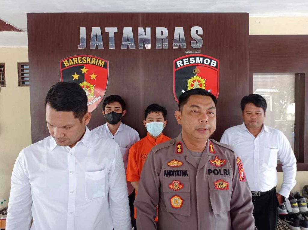 Wakapolres Kota Palangkaraya Ajun Komisaris Besar  Adiyatna memberikan keterangan media soal kasus pelecehan seksual di Kota Palangkaraya, Kalimantan Tengah, Rabu (8/2/2023).