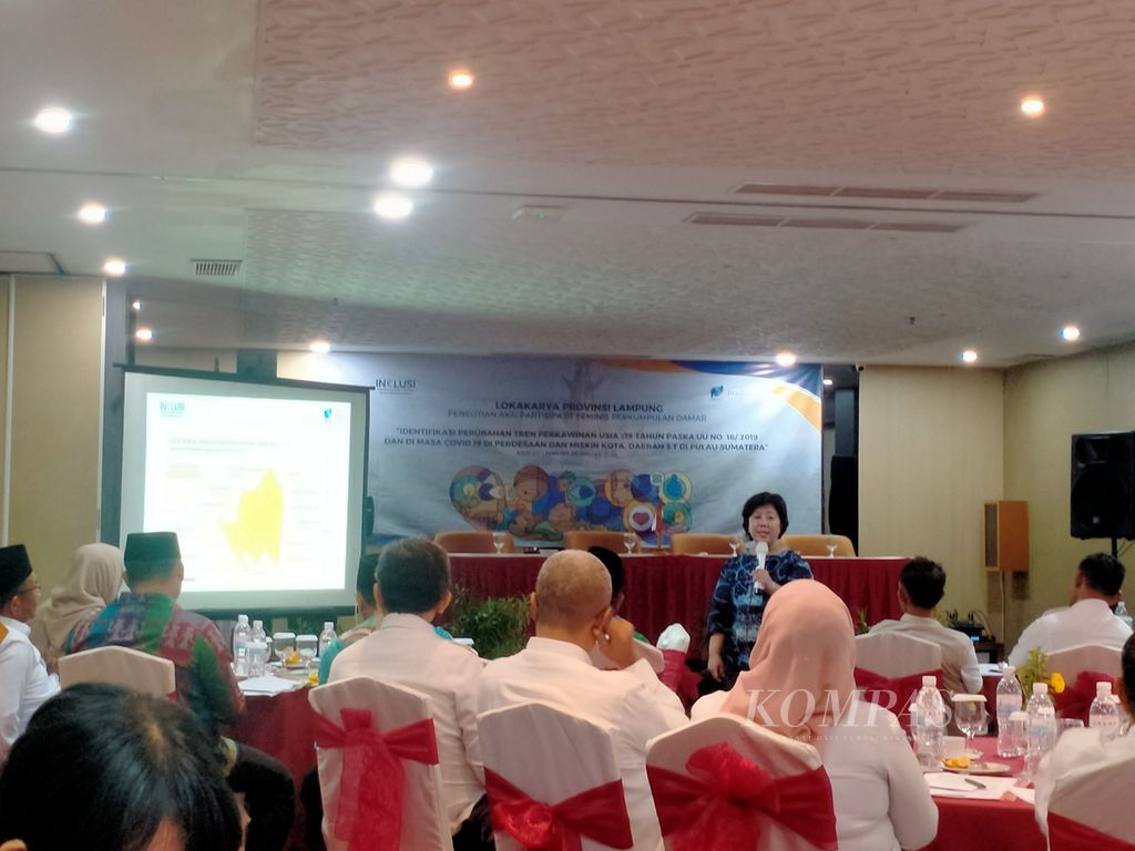 Lokakarya membahas hasil penelitian tentang perkawinan anak di Lampung yang digelar Perkumpulan Damar di Bandar Lampung, Kamis (25/1/2024).