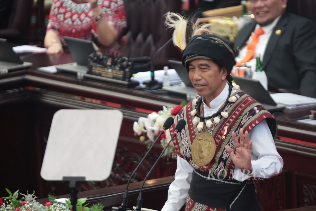 Presiden Joko Widodo menghadiri Sidang Tahunan MPR  dan Sidang Bersama DPR dan DPD di Kompleks Parlemen, Senayan, Jakarta, Rabu (16/8/2023). Presiden Jokowi menyampaikan pidato kenegaraan dalam rangka Peringatan Hari Ulang Tahun Ke-78 Republik Indonesia. 