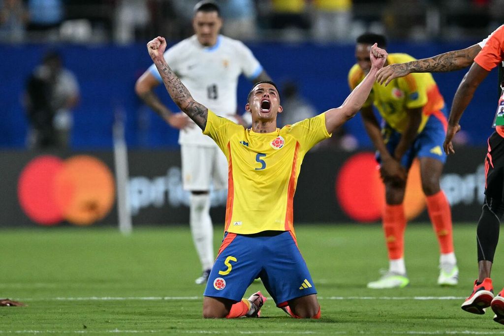 Gelandang Kolombia, Kevin Castano, merayakan kemenangan timnya atas Uruguay dalam semifinal turnamen Copa America 2024 di Stadion Bank of America, Charlotte, North Caroline, AS, pada Kamis (11/7/2024). Kolombia menang 1-0 pada laga itu. 